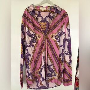 Under My Thumb Satin Oversized Shirt
Baroque Scarf L